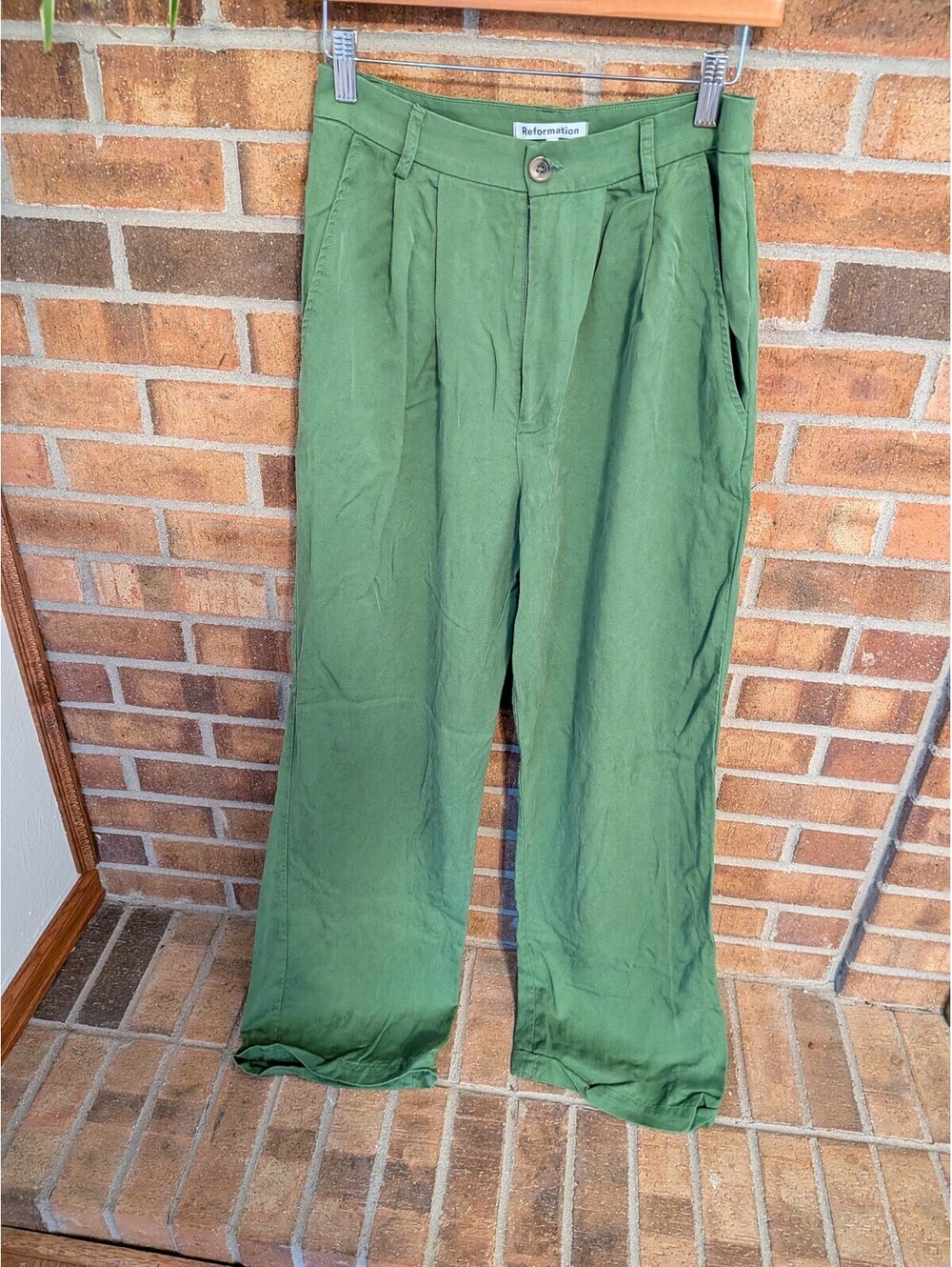 Reformation high-waisted trousers in an olive green | Size 4
